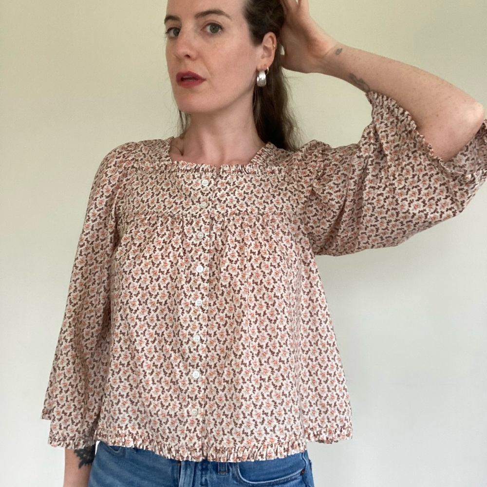 DOEN organic cotton peasant blouse with bell sleeves.